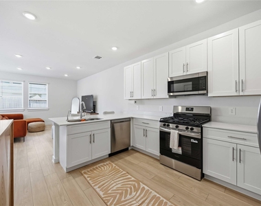 3614 Eclipse Court - Photo Thumbnail 5
