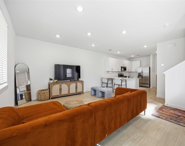 3614 Eclipse Court - Photo Thumbnail 2