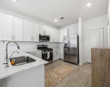 3614 Eclipse Court - Photo Thumbnail 10