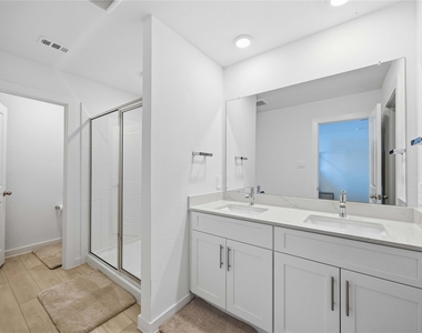 3614 Eclipse Court - Photo Thumbnail 14