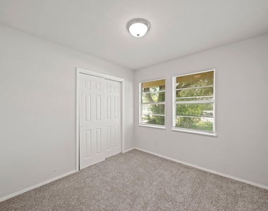 306 Pear Street - Photo Thumbnail 8