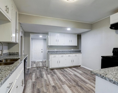 1236 San Felipe Street - Photo Thumbnail 3