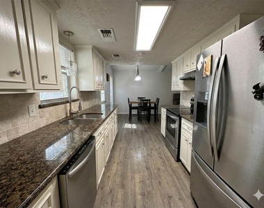 206 Verna Street - Photo Thumbnail 6