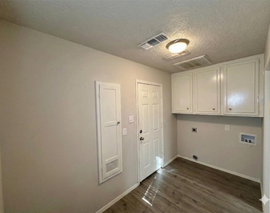206 Verna Street - Photo Thumbnail 9