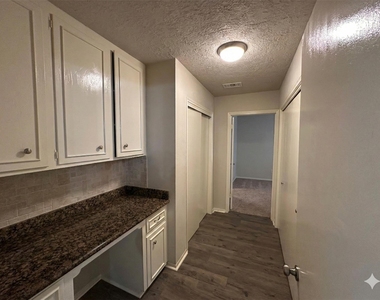 206 Verna Street - Photo Thumbnail 8