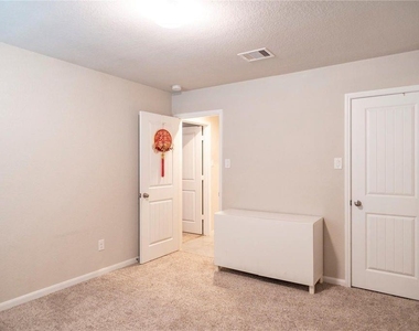 18226 Mulberry Spring Circle - Photo Thumbnail 21