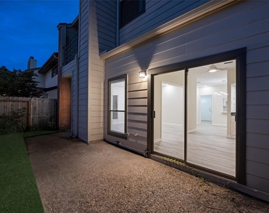 2668 Bering Drive - Photo Thumbnail 2