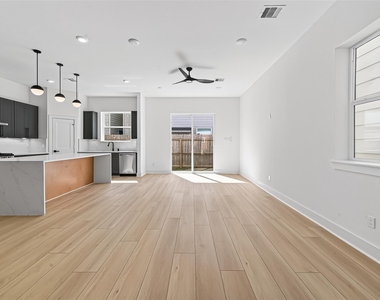 951 Highland Light Lane - Photo Thumbnail 3
