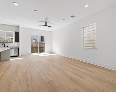 951 Highland Light Lane - Photo Thumbnail 4