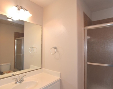 19415 Countryroad Drive - Photo Thumbnail 24