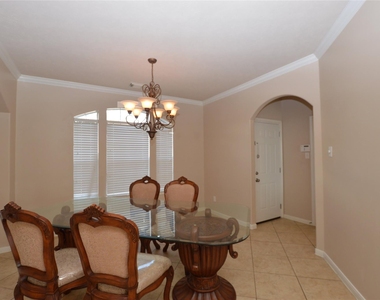 19415 Countryroad Drive - Photo Thumbnail 5