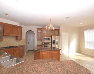 19415 Countryroad Drive - Photo Thumbnail 6