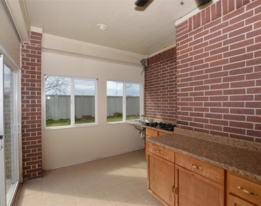 19415 Countryroad Drive - Photo Thumbnail 27