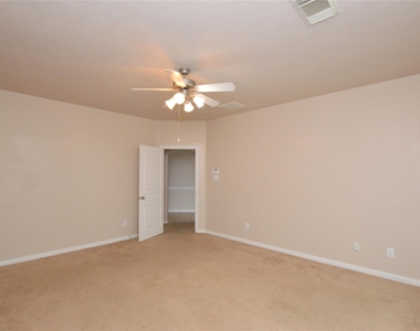 19415 Countryroad Drive - Photo Thumbnail 12