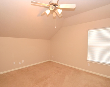 19415 Countryroad Drive - Photo Thumbnail 18