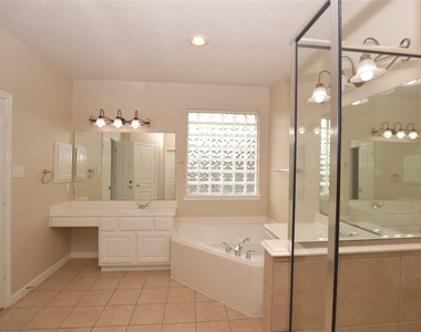 19415 Countryroad Drive - Photo Thumbnail 14