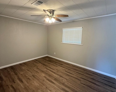 120 Charles Barker Avenue - Photo Thumbnail 3