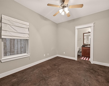 1510 Crockett Street - Photo Thumbnail 8