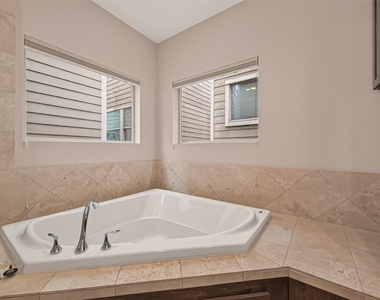 1510 Crockett Street - Photo Thumbnail 31