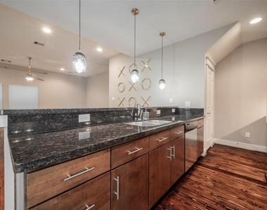 1510 Crockett Street - Photo Thumbnail 17