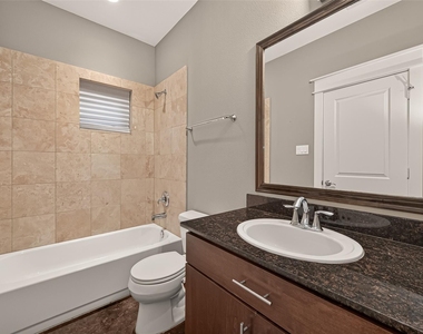 1510 Crockett Street - Photo Thumbnail 10