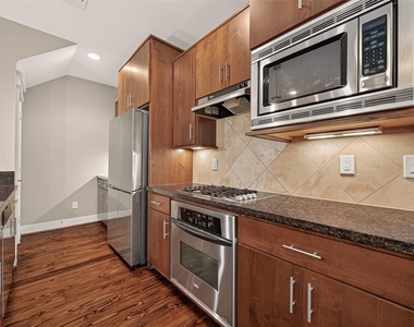 1510 Crockett Street - Photo Thumbnail 18