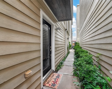 1510 Crockett Street - Photo Thumbnail 6