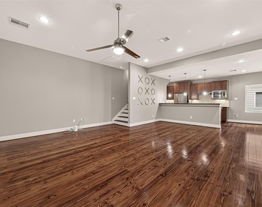 1510 Crockett Street - Photo Thumbnail 15