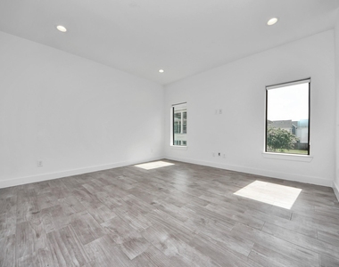 1703 Cedrocanna Lane - Photo Thumbnail 31
