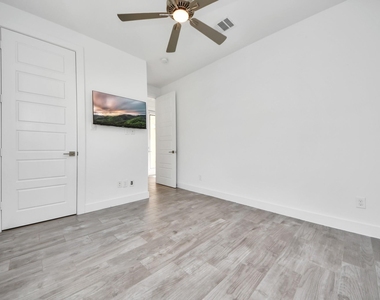 1703 Cedrocanna Lane - Photo Thumbnail 43