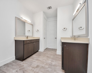 1703 Cedrocanna Lane - Photo Thumbnail 37