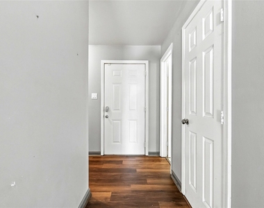 1814 Country Village Boulevard - Photo Thumbnail 18