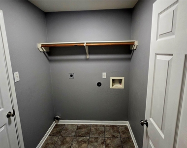 7122 Sunrise Hill Lane - Photo Thumbnail 9