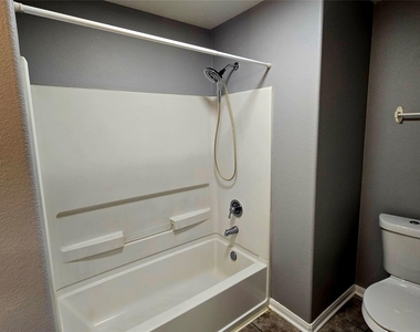 7122 Sunrise Hill Lane - Photo Thumbnail 5