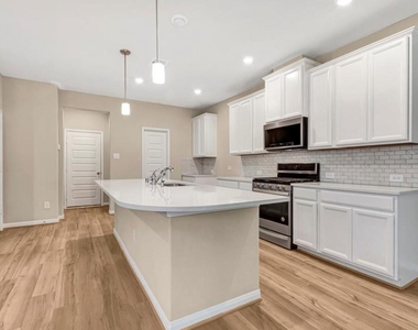 16104 Oregon Oak Drive - Photo Thumbnail 7