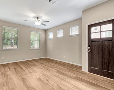 16104 Oregon Oak Drive - Photo Thumbnail 6