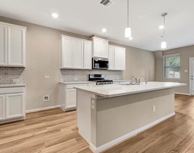 16104 Oregon Oak Drive - Photo Thumbnail 10
