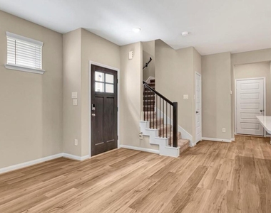 16104 Oregon Oak Drive - Photo Thumbnail 5
