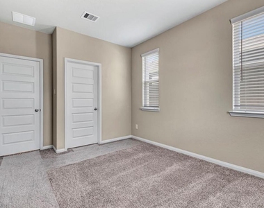 16104 Oregon Oak Drive - Photo Thumbnail 24