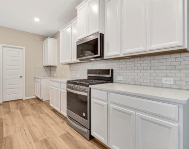 16104 Oregon Oak Drive - Photo Thumbnail 8