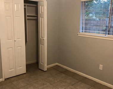 10510 Kiber Drive - Photo Thumbnail 8
