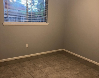 10510 Kiber Drive - Photo Thumbnail 7