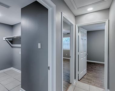 3607 Hampstead Court - Photo Thumbnail 20