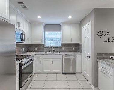 3607 Hampstead Court - Photo Thumbnail 9