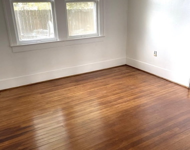 107 Sinclair Street - Photo Thumbnail 18