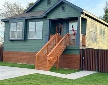 206 12th Street - Photo Thumbnail 1
