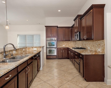 46 Caprice Bend Place - Photo Thumbnail 12