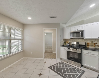 7211 Fuchsia Lane - Photo Thumbnail 6