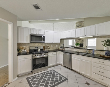 7211 Fuchsia Lane - Photo Thumbnail 5