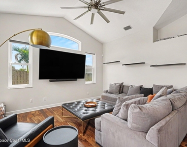 139 Cambridge Court - Photo Thumbnail 9